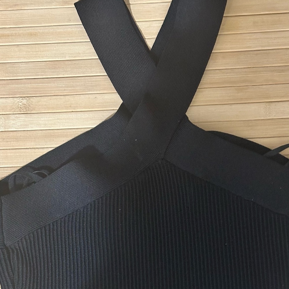 Aritzia Babaton Sculpt Knit criss criss cropped tank in black